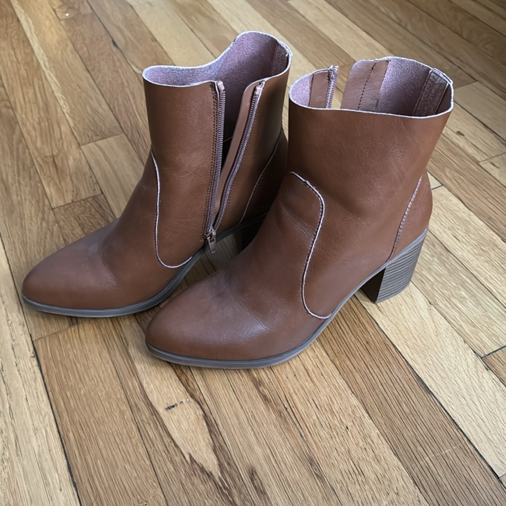 Boots - Picture 3 of 6